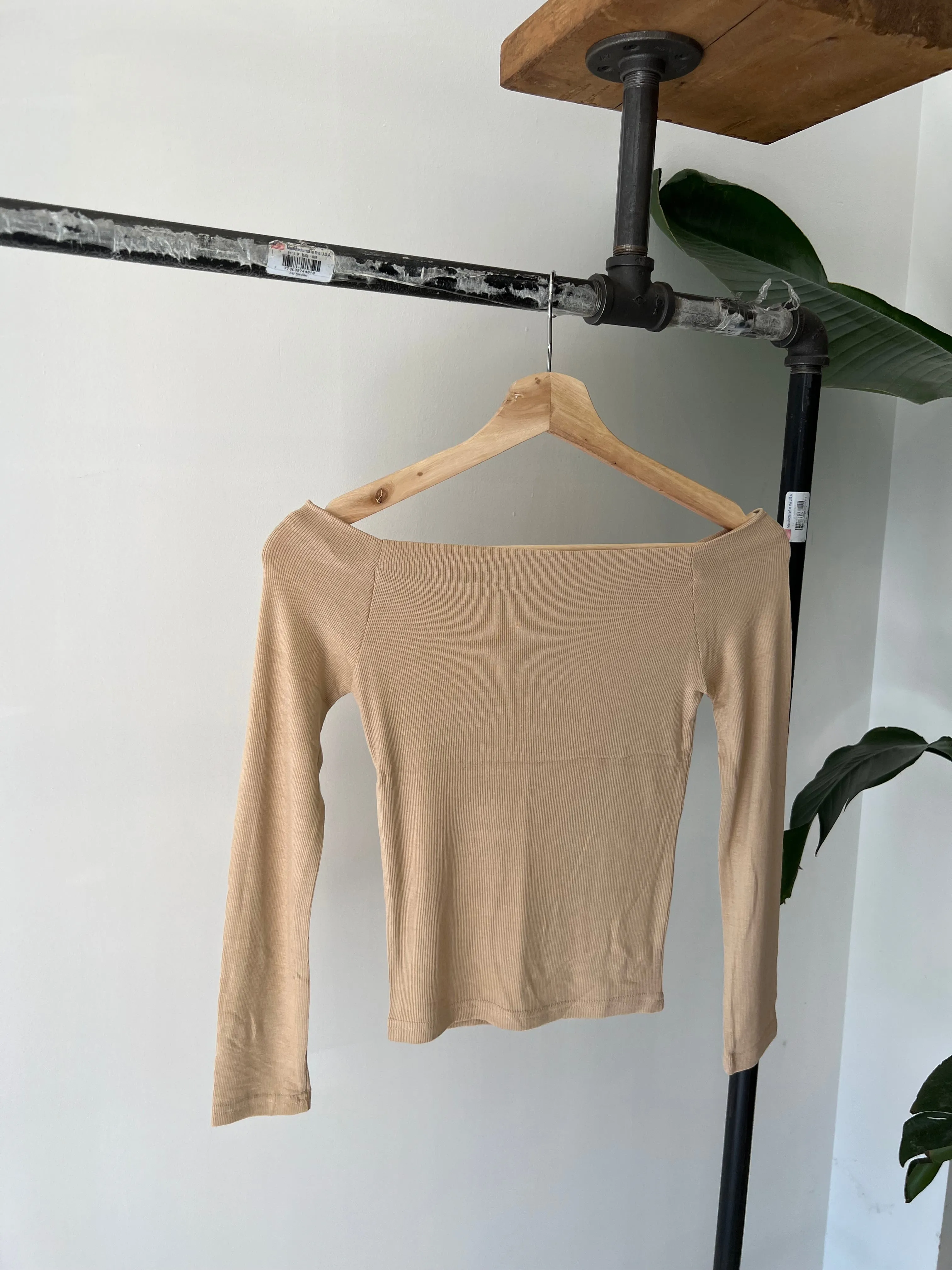 OMNI Off shoulder top