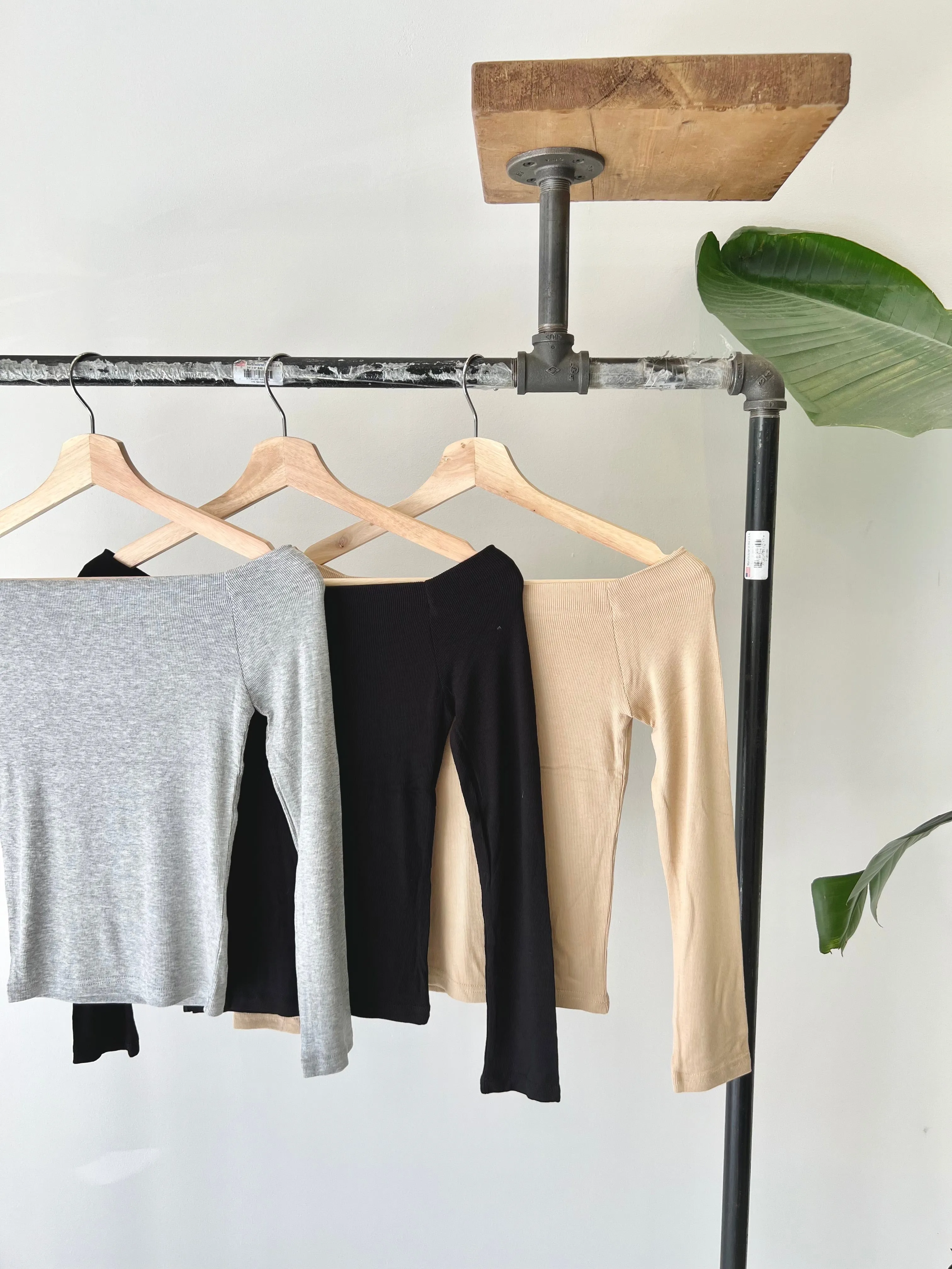 OMNI Off shoulder top