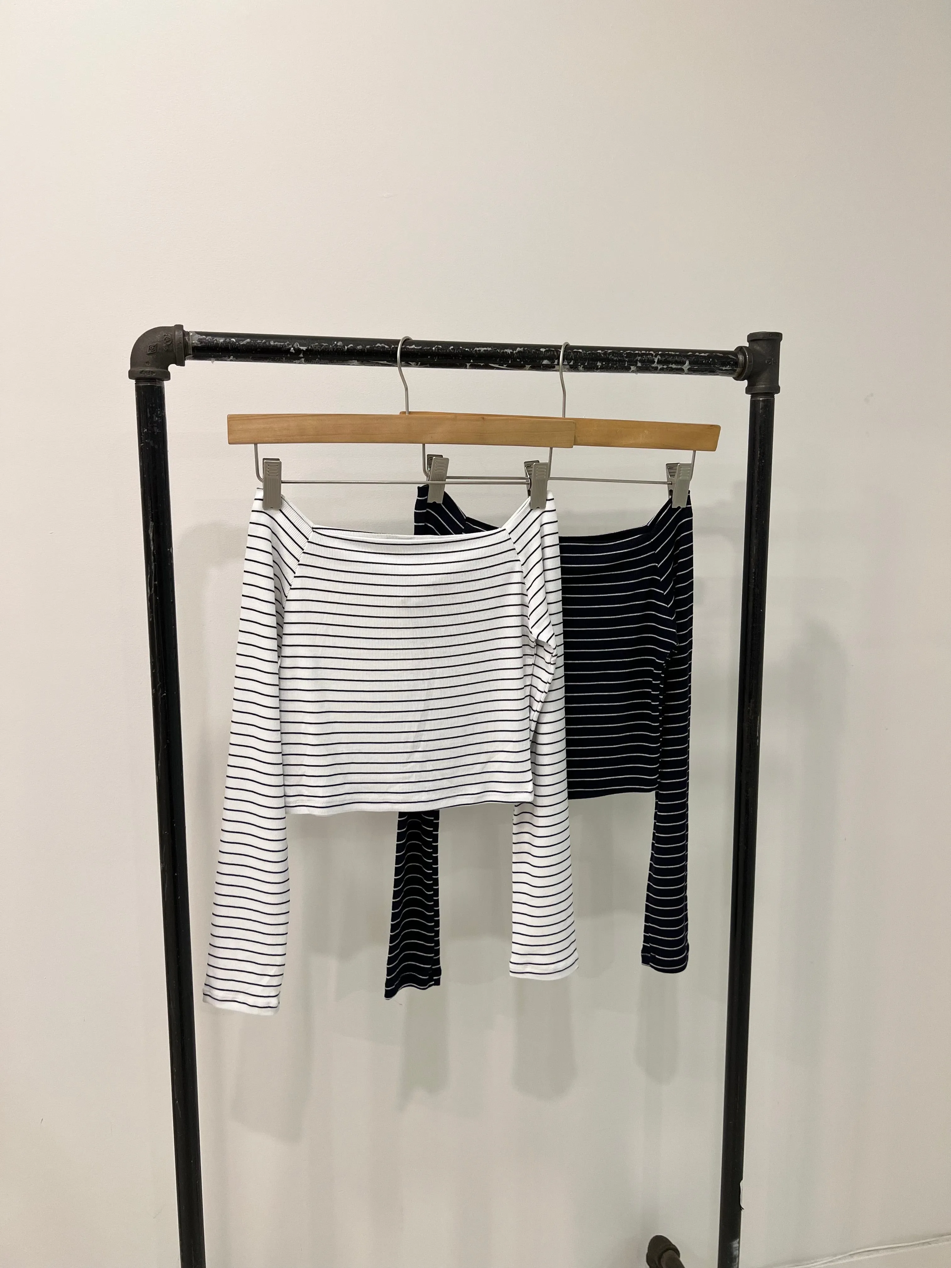 OMNI Off shoulder top