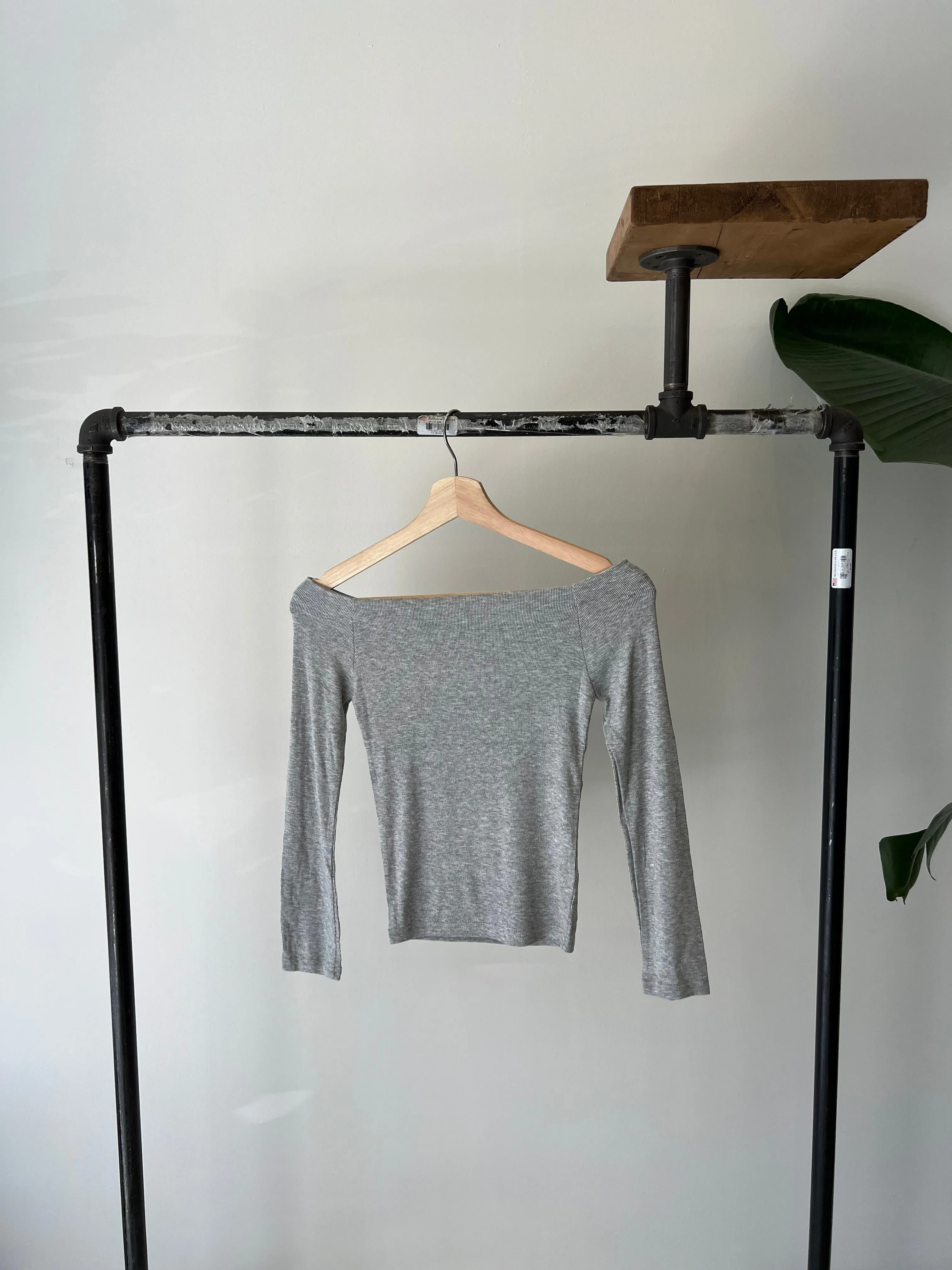 OMNI Off shoulder top