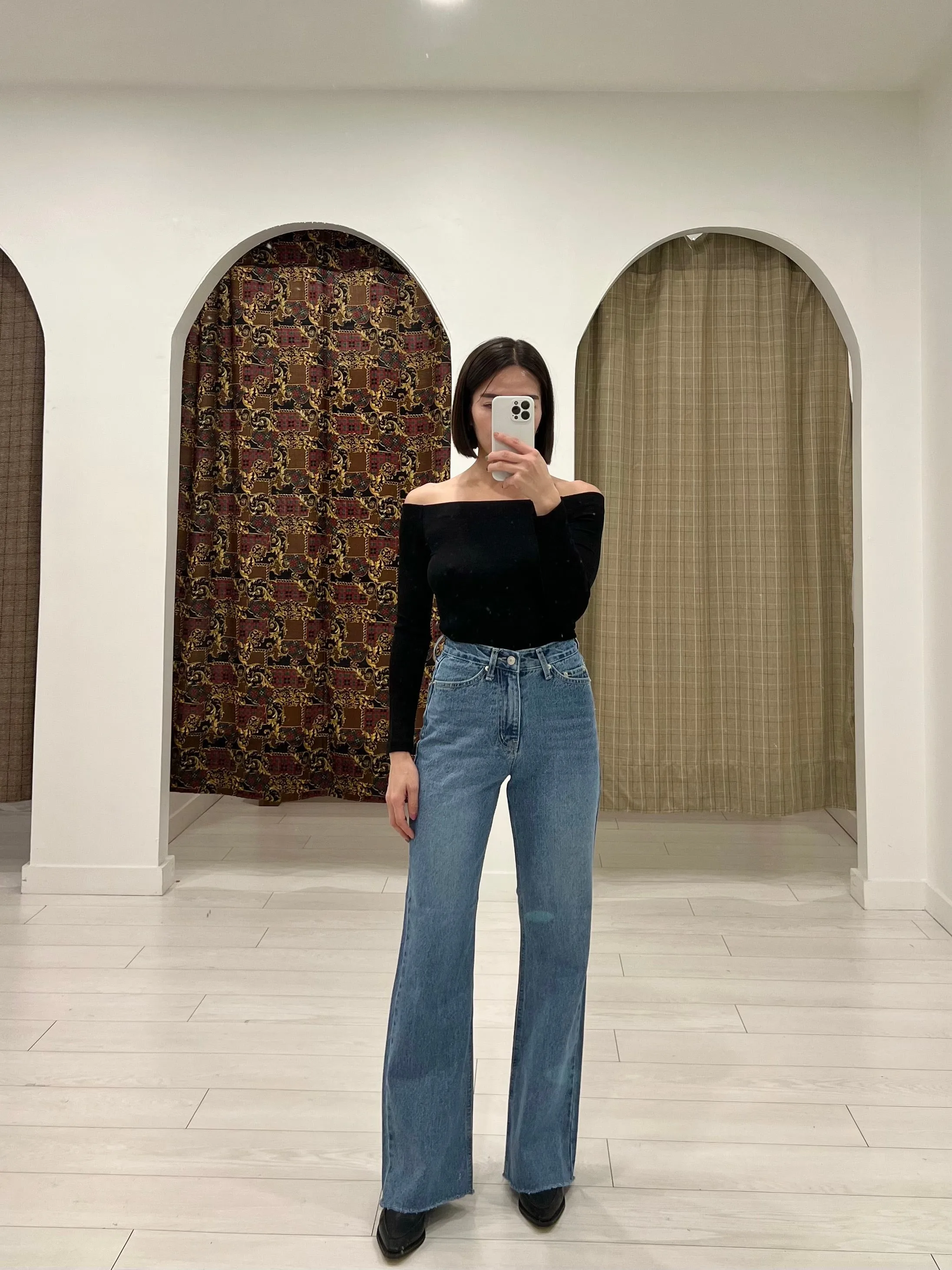OMNI Off shoulder top