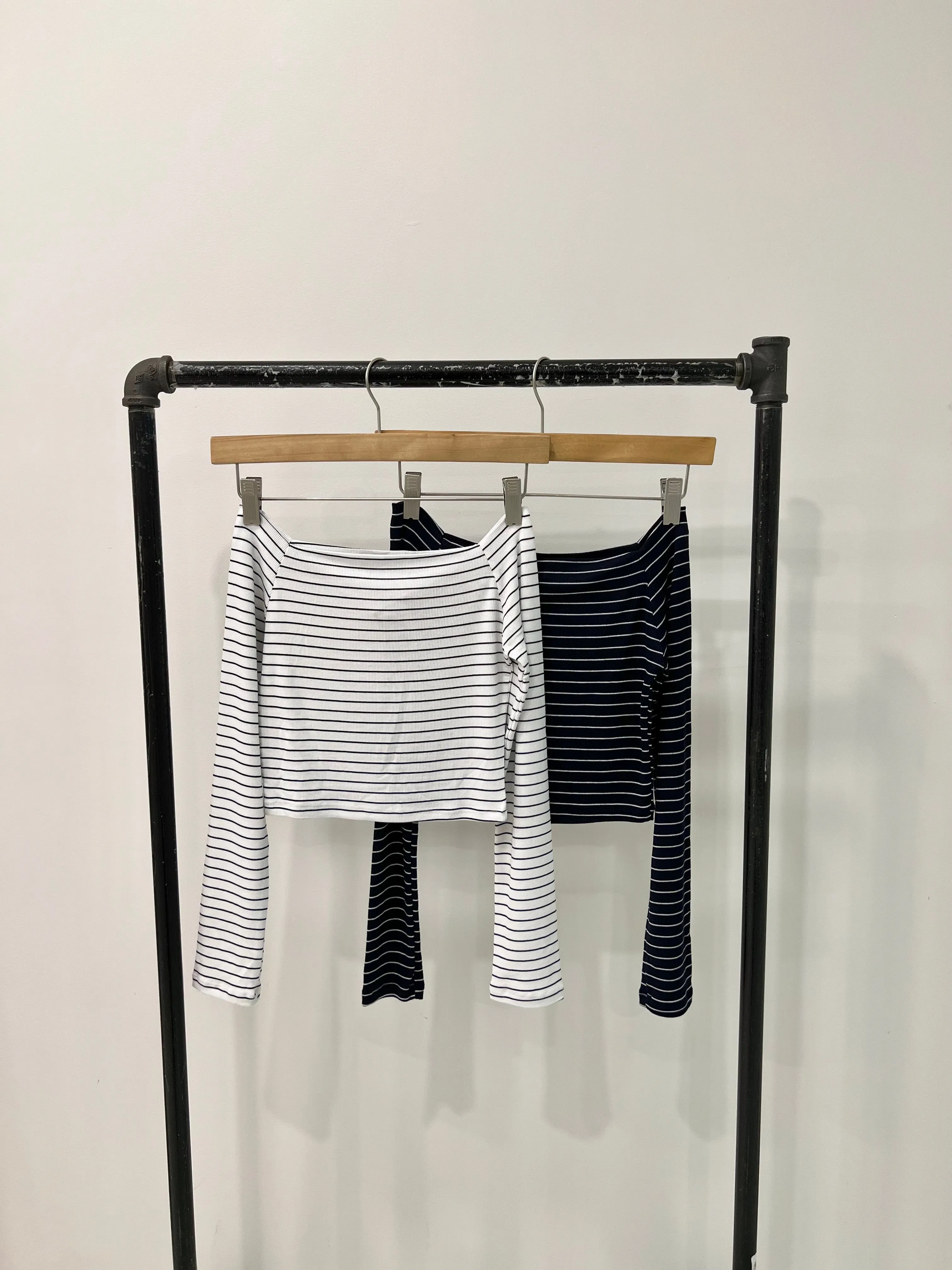 OMNI Off shoulder top
